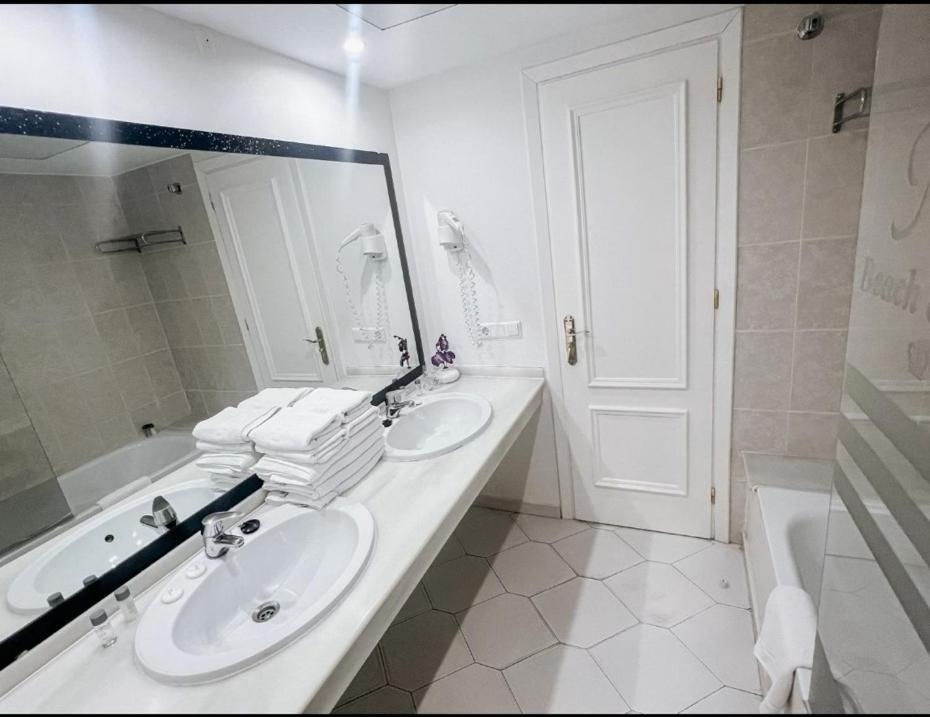 Apartamento Miraflores Beach - Sea Front - Luxury Mijas Exterior foto
